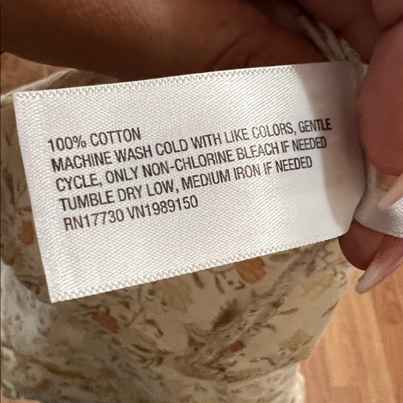 Universal Thread Cream Floral Sleeveless Blouse - Picture 4 of 4